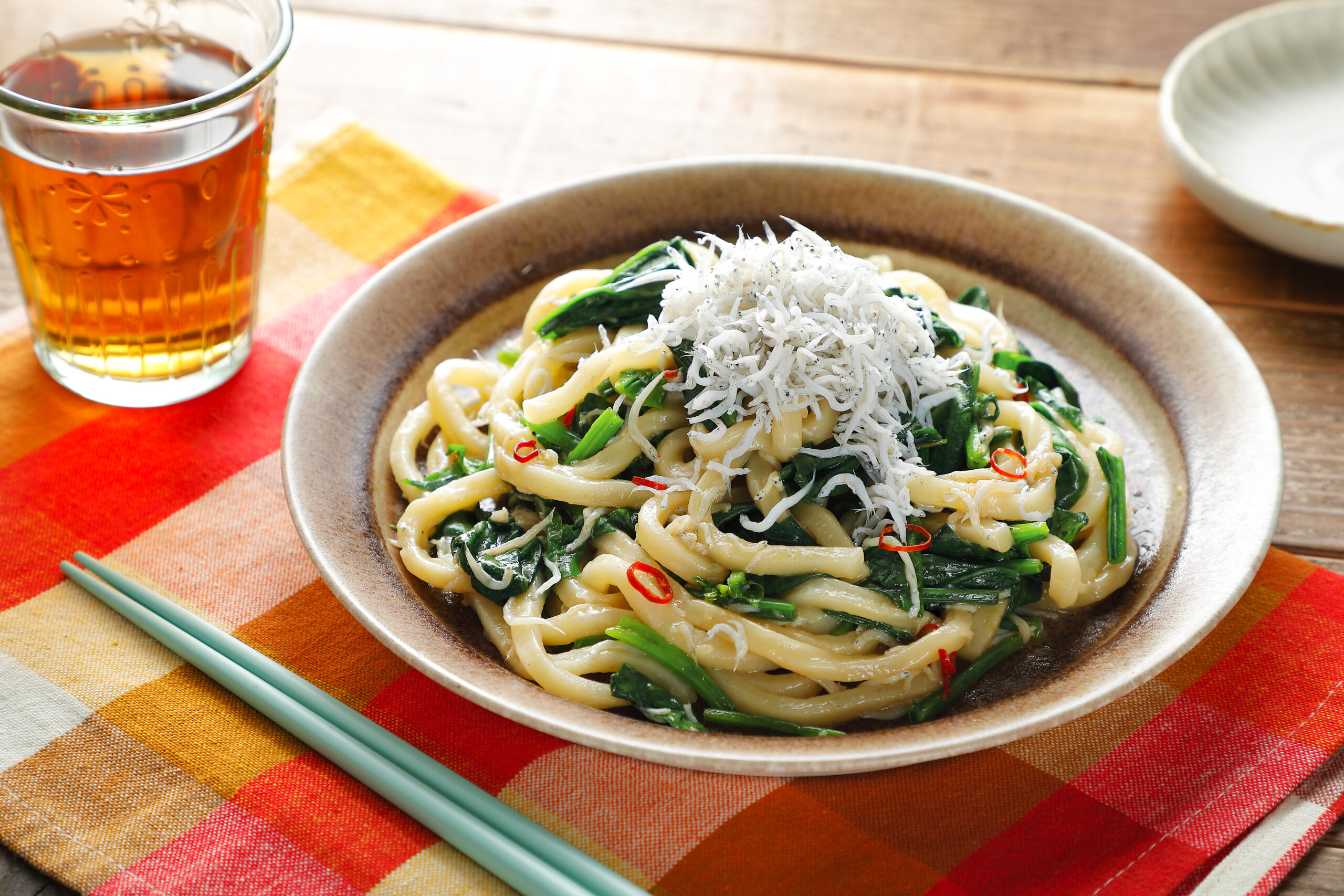 しらすとほうれん草のうどんペペロンチーノ