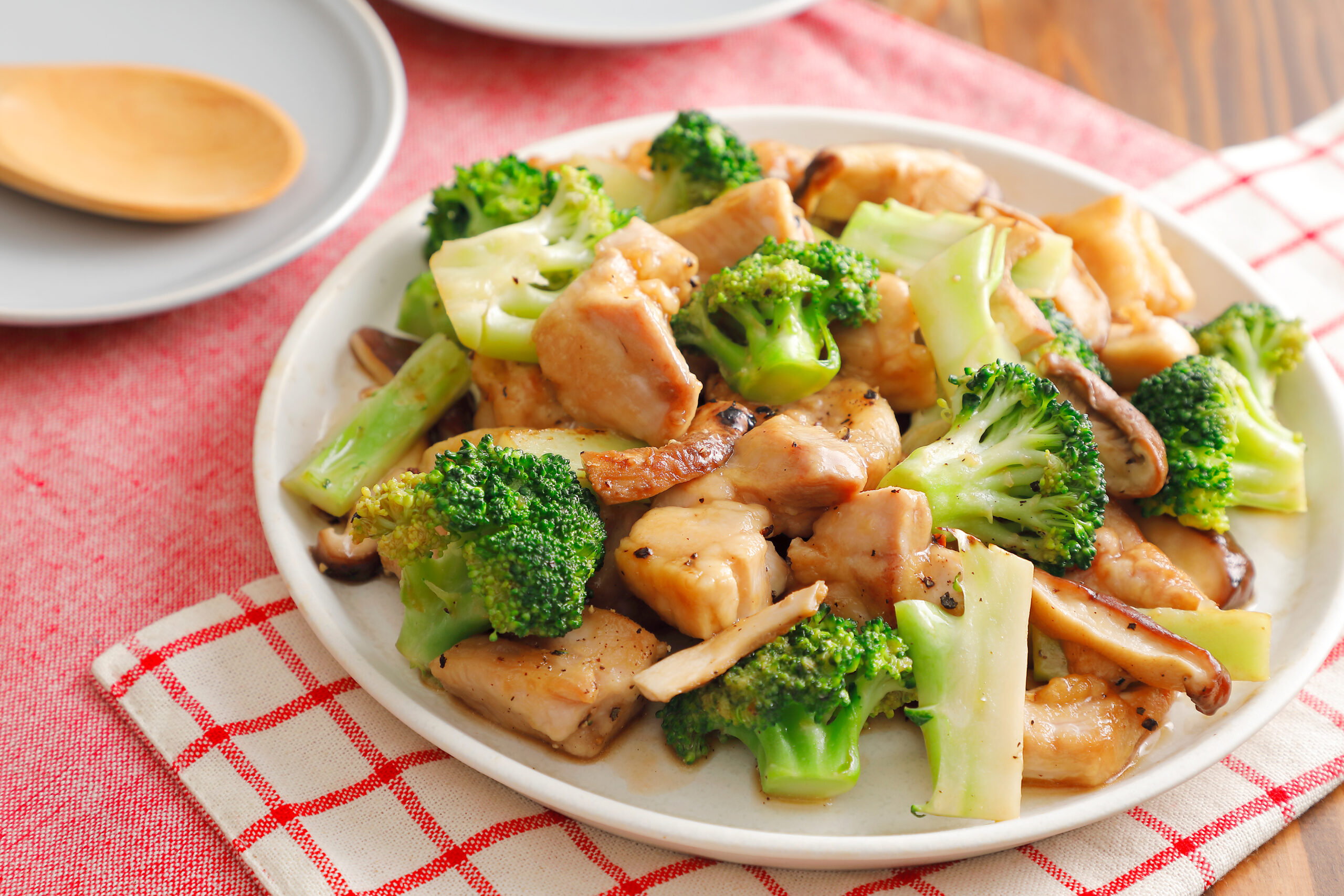 【サステナブルレシピ】鶏肉とまるごとブロッコリーの中華炒め