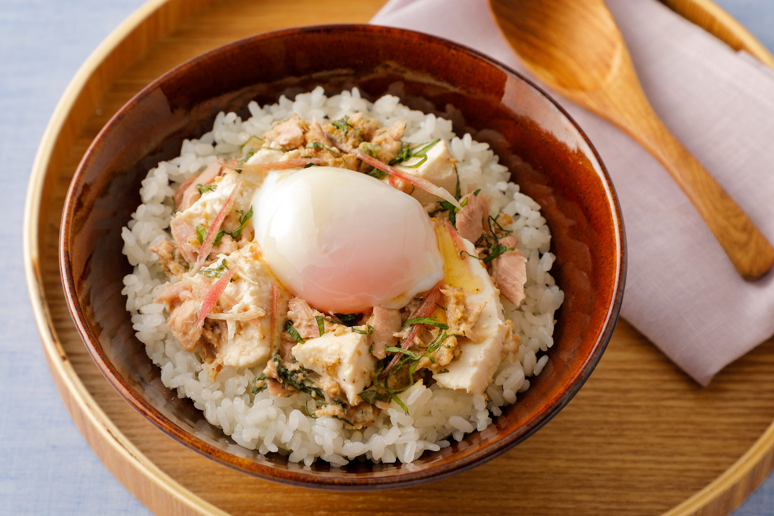 薬味たっぷり！ ツナと豆腐の温たまのっけ丼_2