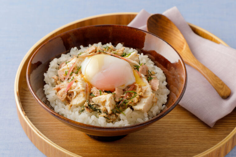 ツナと豆腐の温たまのっけ丼